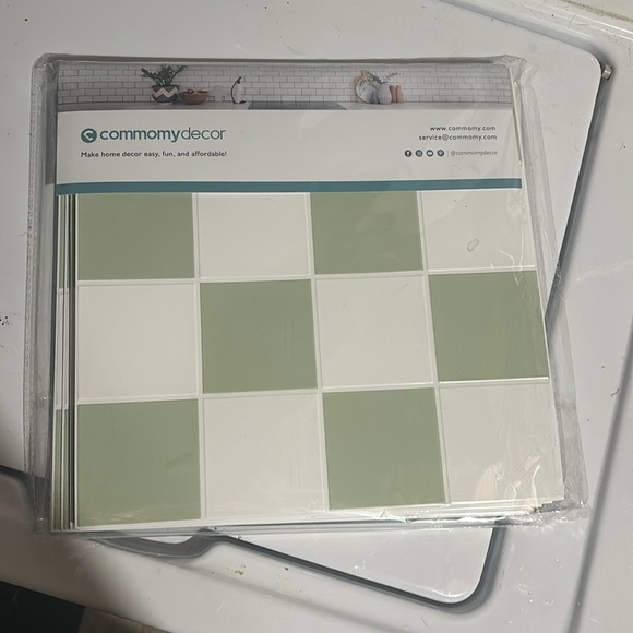 sheet of 10 12x12 peel and stick tiles - Picture 1 of 2